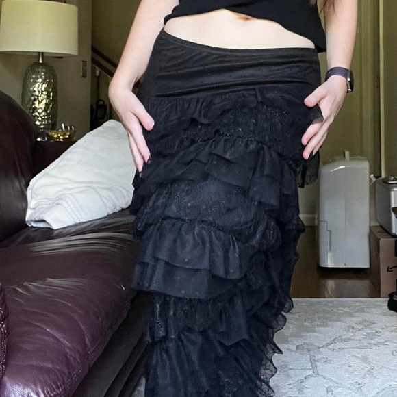 Maxi black frilled lace skirt - Picture 7 of 8